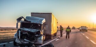 Top Truck Accident Attorney in the U.S. – Get Maximum Compensation Today Truck accident attorney meeting client after a crash