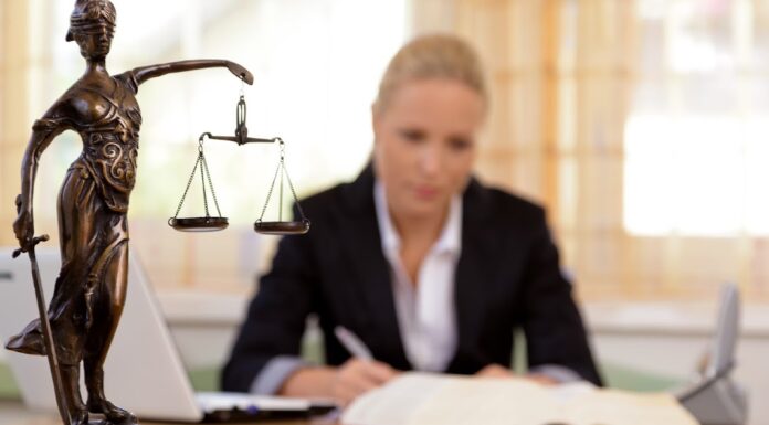 Best Mesothelioma Lawyers in New York City (2025 Guide) Mesothelioma lawyer consulting client in NYC office